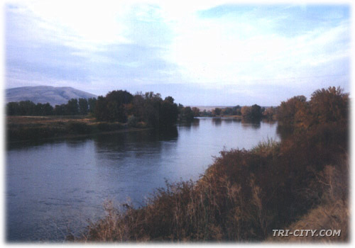 The Yakima River skirts the Tri-Cities before joining the Columbia - 46k